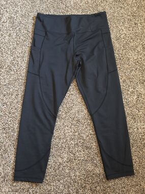 ZYIA Black Capri Leggings with Side Pockets 14-16
